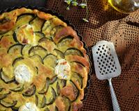 Tarte à la courgette, au chèvre, aux olives et au thym