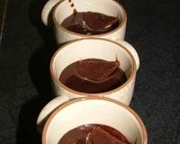 Vous connaissiez les petits carrés de chocolat mentholés ... les voici préparés en petits pots pour vos menus plaisirs ...