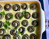 Cromesquis d'escargots aux herbes et crème parmentière