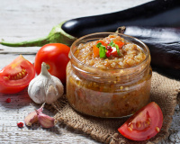 "Une recette simple comme bonjour et qui sent bon le soleil " : Julie Andrieu partage sa recette de confit d'aubergine pour sublimer les pâtes !