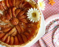 Tarte aux abricots et miel de fleurs