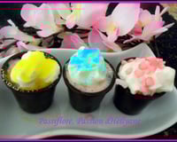 Coupelles en chocolat garnies à la mousse aux fraises