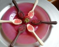 Perles de pamplemousse sur cuillères gourmandes en chocolat blanc et/ou noir pour accompagner vos instants sucrés...