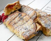 Faire un chausson avec une tranche de brioche ça ne vous serait jamais venu à l'idée, pas vrai ? Et bien je me suis amusée à en faire avec de la brioche tranchée aux…