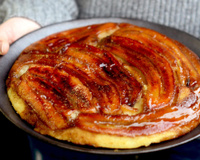 Vous n’avez pas de four ? Essayez ce gâteau renversé à la banane prêt en 20 minutes