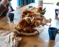 Croissant ou pain au chocolat : l'astuce magique pour redonner de la fraîcheur à vos viennoiseries avec un Air fryer