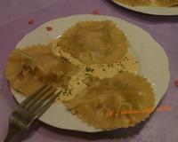 Des ravioles douces relevées par sa creme de curry et la pointe de noisettes grillées