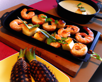 Gambas coco, fondue de poireaux et pommes de terre grillées