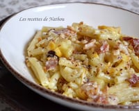 Macaronis au lard, Reblochon et noisettes grillées