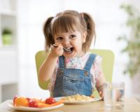 Voici 5 astuces pour vous aider à faire manger plus de fruits et légumes à vos enfants !