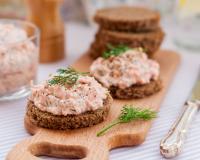 Une recette de dernière minute délicieuse pour l’apéritif ou l’entrée de Noël : voici comment faire une bonne rillette de saumon !