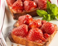 Pain de mie perdu au tartare de fraises