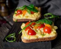 Une tartine fondante, gourmande et moelleuse.