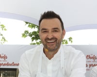 Cyril Lignac dévoile les aliments de base qu’il a toujours dans son frigo