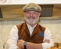 Philippe Etchebest revisite les pâtes au jambon comme dans un restaurant étoilé
