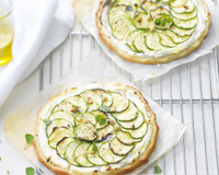 Tarte fine aux courgettes et au Chavroux®