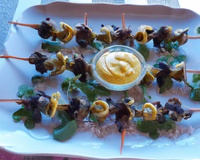 Brochettes de petites rattes aux moules et aioli au safran