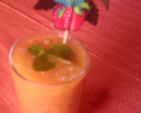 Gaspacho de tomates à la feta et au basilic