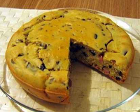 C'est un cake très frais avec des olives vertes et du thon à la tomate