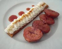 Un dessert gourmand qui allie l'onctuosité du fromage à la douceur des figues fraîches pochées.