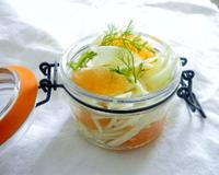 Une délicieuse salade fraîche, alliant le croquant du fenouil, l'acidité du pamplemousse et le petit goût fumé et salé du hareng, tout ça prêt à emporter dans son pot…