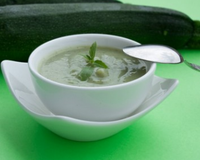 Velouté froid de courgettes au basilic