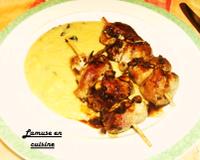 Ces brochettes sont saisies à la poêle puis caramélisées au vinaigre balsamique et accompagnés d'une sauce aux aromates. J'ai servi ces brochettes avec une polenta aux…