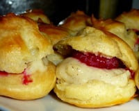 Petits choux à la crème pâtissière & framboises