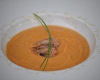 Un velouté assez original avec un bon goût de carottes et gingembre, l'ajout des crevettes et assez surprenant.