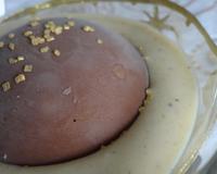 Plus chic et plus facile c'est impossible ! Un excellent dessert glacé qui se prépare en un instant et sans sorbetière, accompagné d'une petite crème anglaise et de quelques…