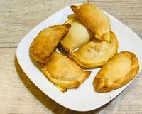 Mini-calzone farcis à la mozzarella, jambon et ricotta