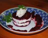 Milles-feuilles de betterave rouge et chèvre frais