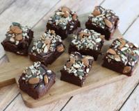 Un brownie bluffant. Il est bien moelleux malgré l'absence de beurre. On aime cette gourmandise bien chocolatée et peu sucrée.