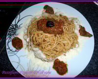 Spaghetti tapenade pesto-tomates maison
