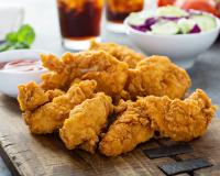 Ce gagnant de Top Chef partage sa recette tenders de poulet bien meilleure qu’au fast-food