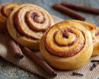 Envie de délicieux cinnamon rolls en attendant Noël ? Avec notre recette, vous allez vous régaler !