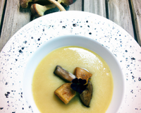 Potage de topinambour au foie gras