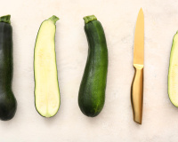 Cette recette transforme le croque-monsieur en un plat équilibré et gourmand grâce aux courgettes