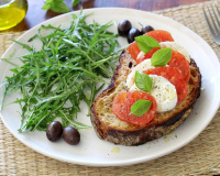 Bruschetta caprese : la tartine tomates-mozza ultra-simple prête en un rien de temps