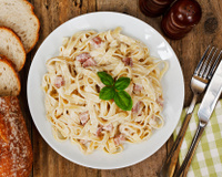 “Andiamo les amis !” : Laurent Mariotte revisite les traditionnelles tagliatelles carbonara avec un ingrédient très spécial