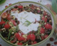Légèrement aigrelette, cette salade de fruits originale et facile à préparer vous étonnera.
