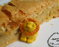 Un peu tôt pour la galette de rois... servie pour l'épiphanie, le 6 janvier! Voici une recette avec une petite touche personnelle de pommes!