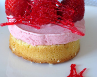 Sablé breton, mousse de fraises Label rouge et caramel rouge