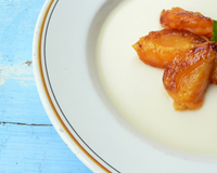 Abricots rôtis et blanc manger aux amandes