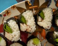 Poisson, jeunes poireaux et graines de moutarde font de ces sushis une contribution 'healthy'.
