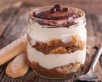 La recette du tiramisu le plus rapide au monde se prépare directement dans un simple verre en 5 minutes
