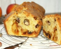 Cake aux pommes et noisettes au caramel