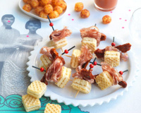 Mini- piques de gaufrettes aux tomates séchées et rosette
