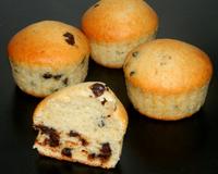 Ma p'tite création du jour... de savoureux muffins (sans oeuf et sans matière grasse ajoutée) aux pépites de chocolat et à la banane. Une recette très simple pour se…
