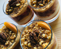 Verrine à la crème au nutella et crumble de spéculoos aux pêches